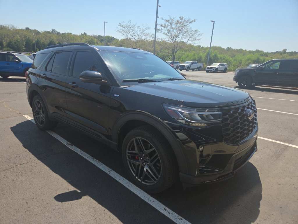 Used 2025 Ford Explorer ST-Line w/ Premium Package AWD/4WD image 1