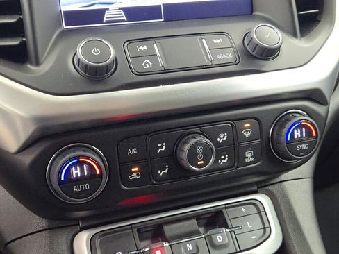 Used 2023 GMC Acadia SLE image 28