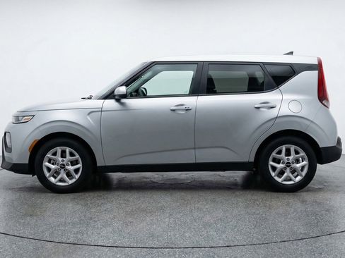 Used 2025 Kia Soul LX w/ LX Technology Package FWD image 5