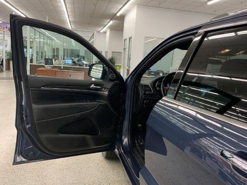 Used 2019 Jeep Grand Cherokee Overland image 31