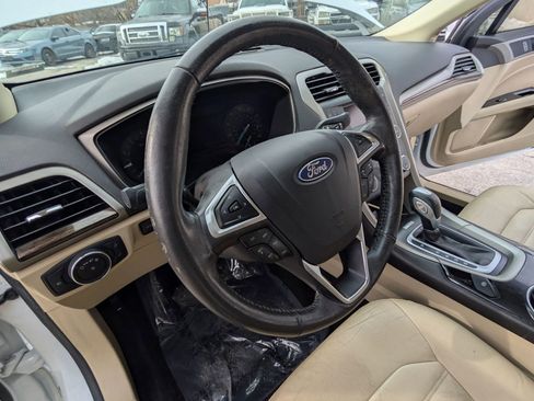 Used 2014 Ford Fusion SE w/ Equipment Group 202A FWD image 10