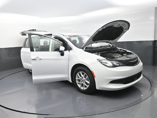 Used 2023 Chrysler Voyager LX FWD image 28