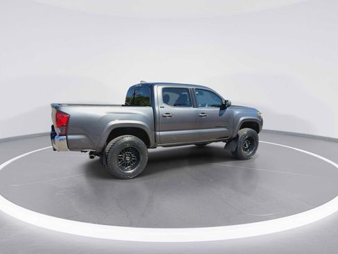Used 2021 Toyota Tacoma SR5 AWD/4WD image 8