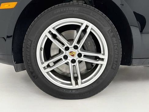 Certified 2021 Porsche Macan AWD/4WD image 11