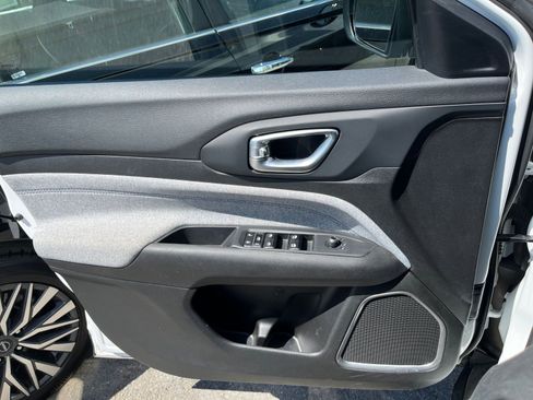 Used 2025 Jeep Compass Latitude image 18