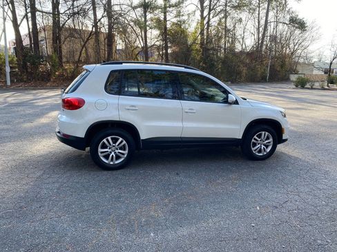 Used 2017 Volkswagen Tiguan S image 5