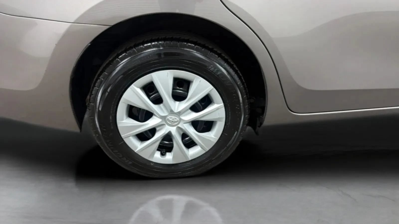 Used 2014 Toyota Corolla LE FWD image 24