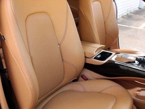 Used 2021 Aston Martin DBX image 10