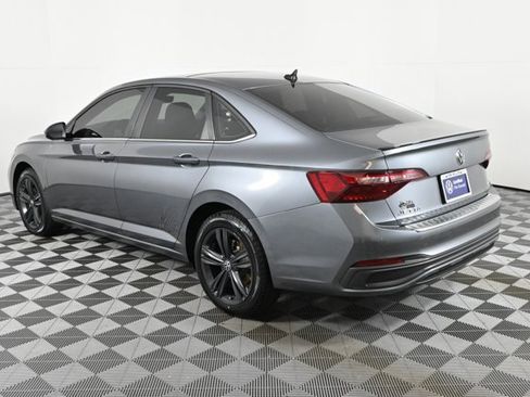 Certified 2023 Volkswagen Jetta SE w/ Panoramic Sunroof Package image 8