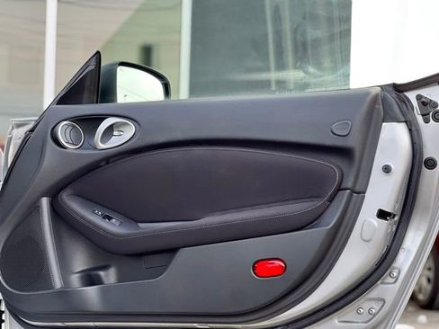 Used 2017 Nissan 370Z Roadster image 15