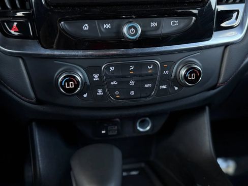 Used 2023 Chevrolet Traverse RS AWD/4WD image 39