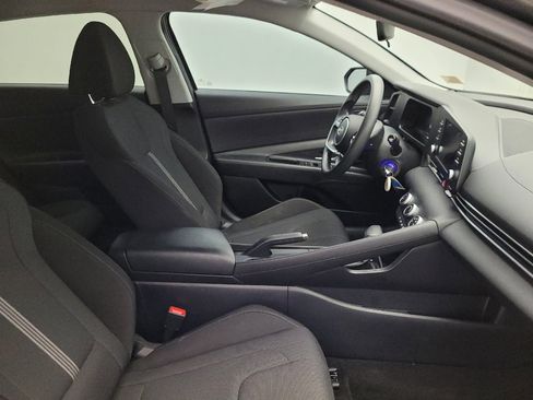 Used 2025 Hyundai Elantra SE FWD image 21