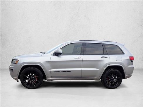 Used 2018 Jeep Grand Cherokee Altitude AWD/4WD image 2