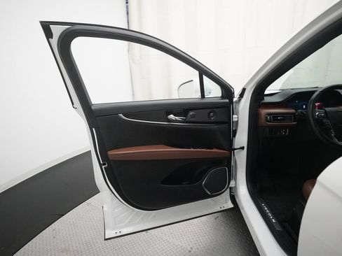 Used 2023 Lincoln Nautilus Reserve w/ Luxury Package AWD/4WD image 28