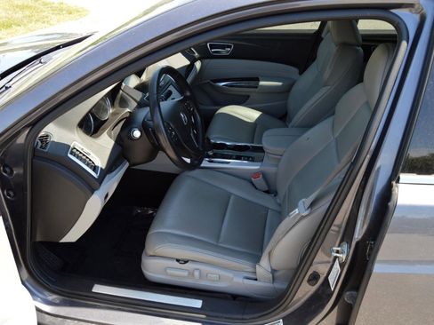 Used 2018 Acura TLX FWD image 13