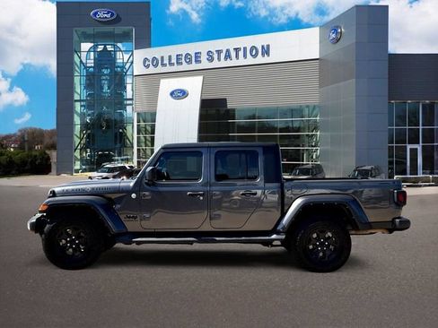 Used 2021 Jeep Gladiator Sport AWD/4WD image 4