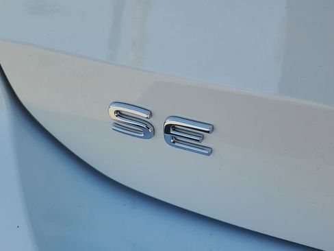 New 2026 Volkswagen Taos SE FWD image 6
