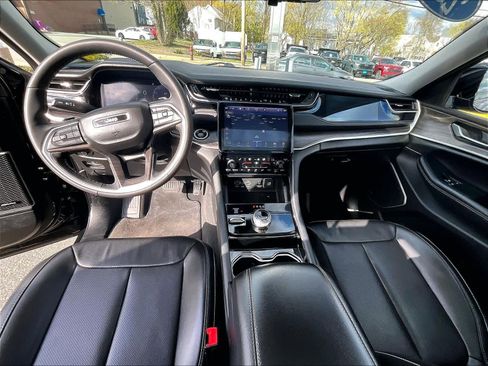 Used 2023 Jeep Grand Cherokee L Limited w/ Luxury Tech Group II image 21