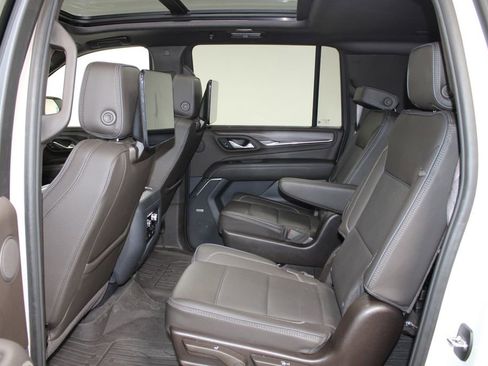 Used 2024 GMC Yukon XL Denali w/ Denali Reserve Package AWD/4WD image 18