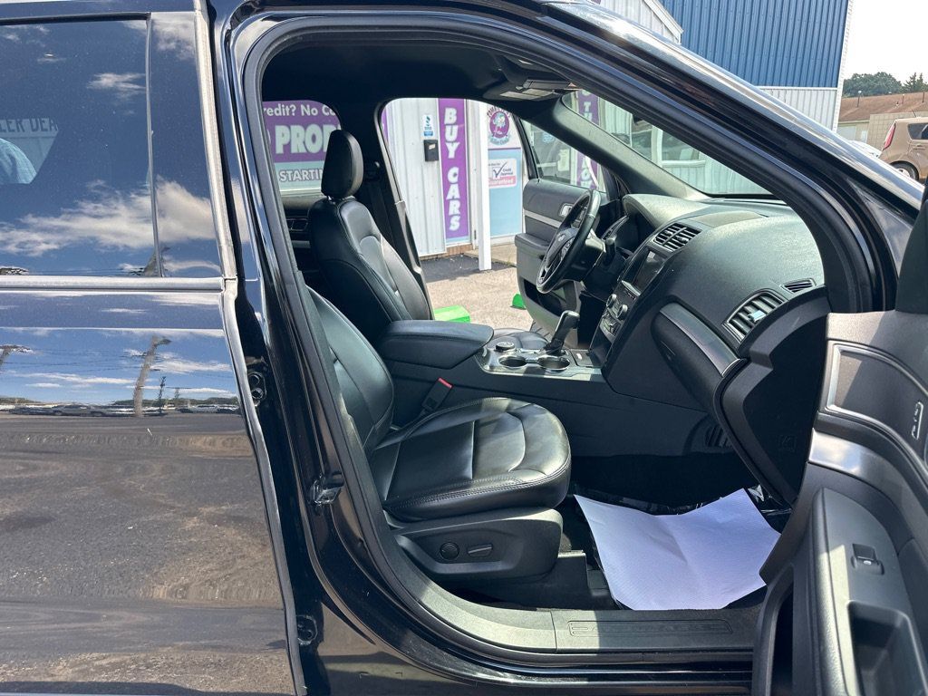 Used 2019 Ford Explorer XLT w/ Equipment Group 202A AWD/4WD image 23