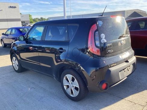 Used 2016 Kia Soul FWD image 2