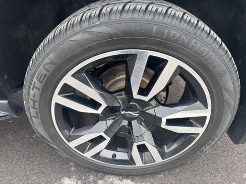 Used 2018 Chevrolet Suburban Premier image 13