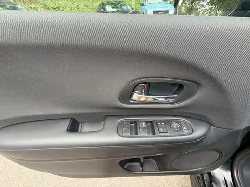 Used 2021 Honda HR-V Sport image 16