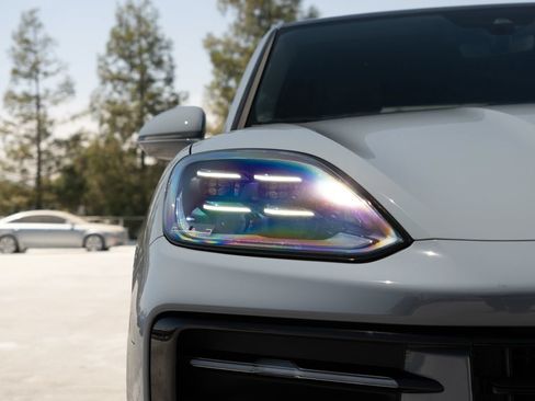 Certified 2024 Porsche Cayenne S AWD/4WD image 22