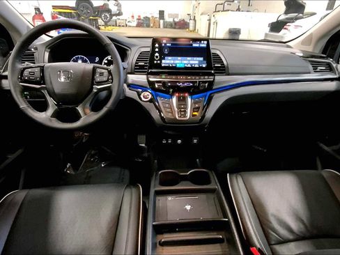 Used 2026 Honda Odyssey Elite image 15