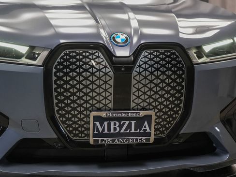 Used 2023 BMW iX xDrive50 w/ Sport Package AWD/4WD image 5
