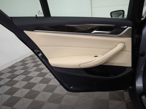 Used 2021 BMW 530e xDrive 530e iPerformance w/ Convenience Package image 27