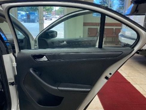 Used 2016 Volkswagen Jetta S FWD image 12