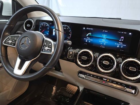 Used 2022 Mercedes-Benz GLA 250 4MATIC image 11