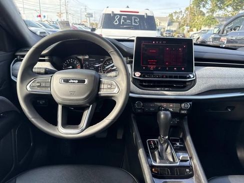 Used 2024 Jeep Compass Latitude image 19