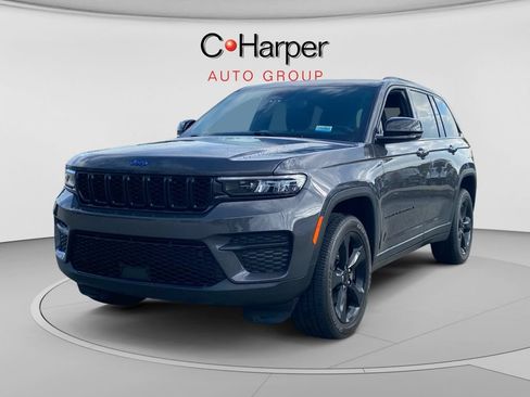 Used 2023 Jeep Grand Cherokee Altitude AWD/4WD image 7