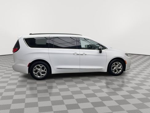 Used 2023 Chrysler Pacifica Limited image 42