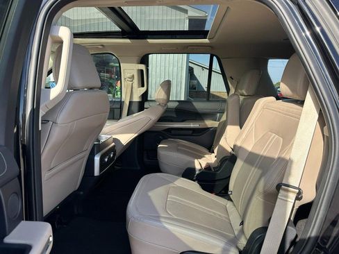 Used 2023 Ford Expedition Limited image 10