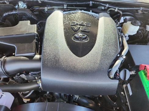 Used 2019 Toyota Tacoma Limited AWD/4WD image 18