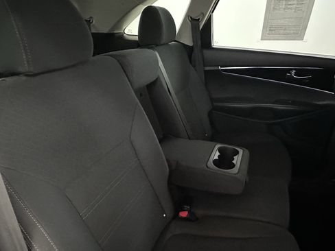Used 2019 Kia Sorento LX image 30
