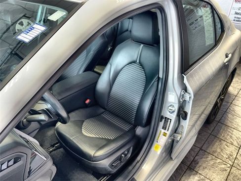 Used 2023 Toyota Camry SE image 11