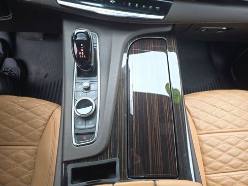 Used 2022 Cadillac Escalade Premium Luxury image 21