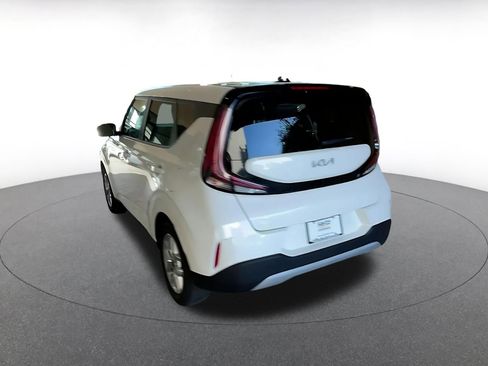 Used 2025 Kia Soul LX w/ LX Technology Package FWD image 10