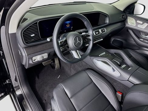 Used 2026 Mercedes-Benz GLS 450 4MATIC image 9