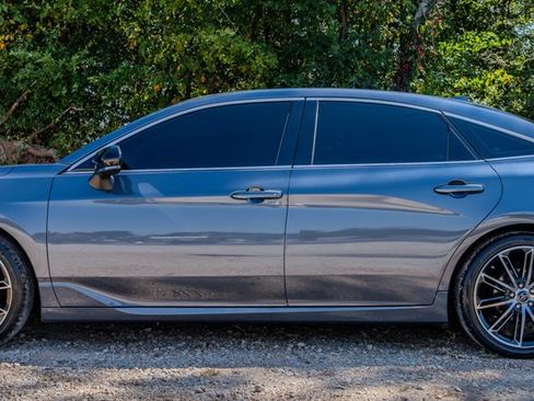 Used 2019 Toyota Avalon Touring w/ All Weather Liner Package FWD image 2