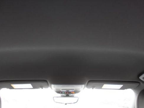 Used 2025 Chevrolet Equinox LT w/ Convenience Package II FWD image 19