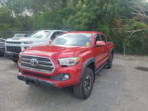 Used 2017 Toyota Tacoma TRD Off-Road w/ Premium & Technology Package AWD/4WD image 1