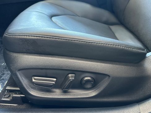 Used 2023 Toyota Camry XSE FWD image 13
