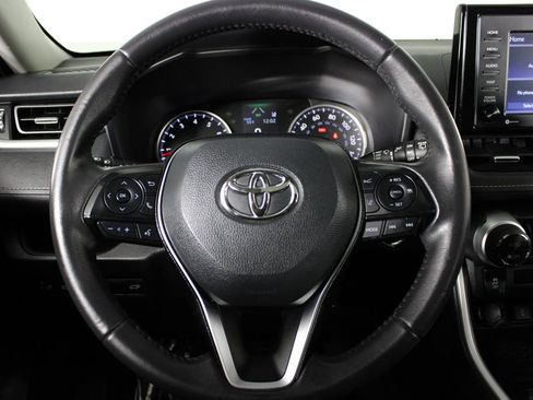 Used 2021 Toyota RAV4 XLE Premium image 9