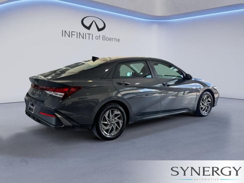 Used 2024 Hyundai Elantra SEL FWD image 5