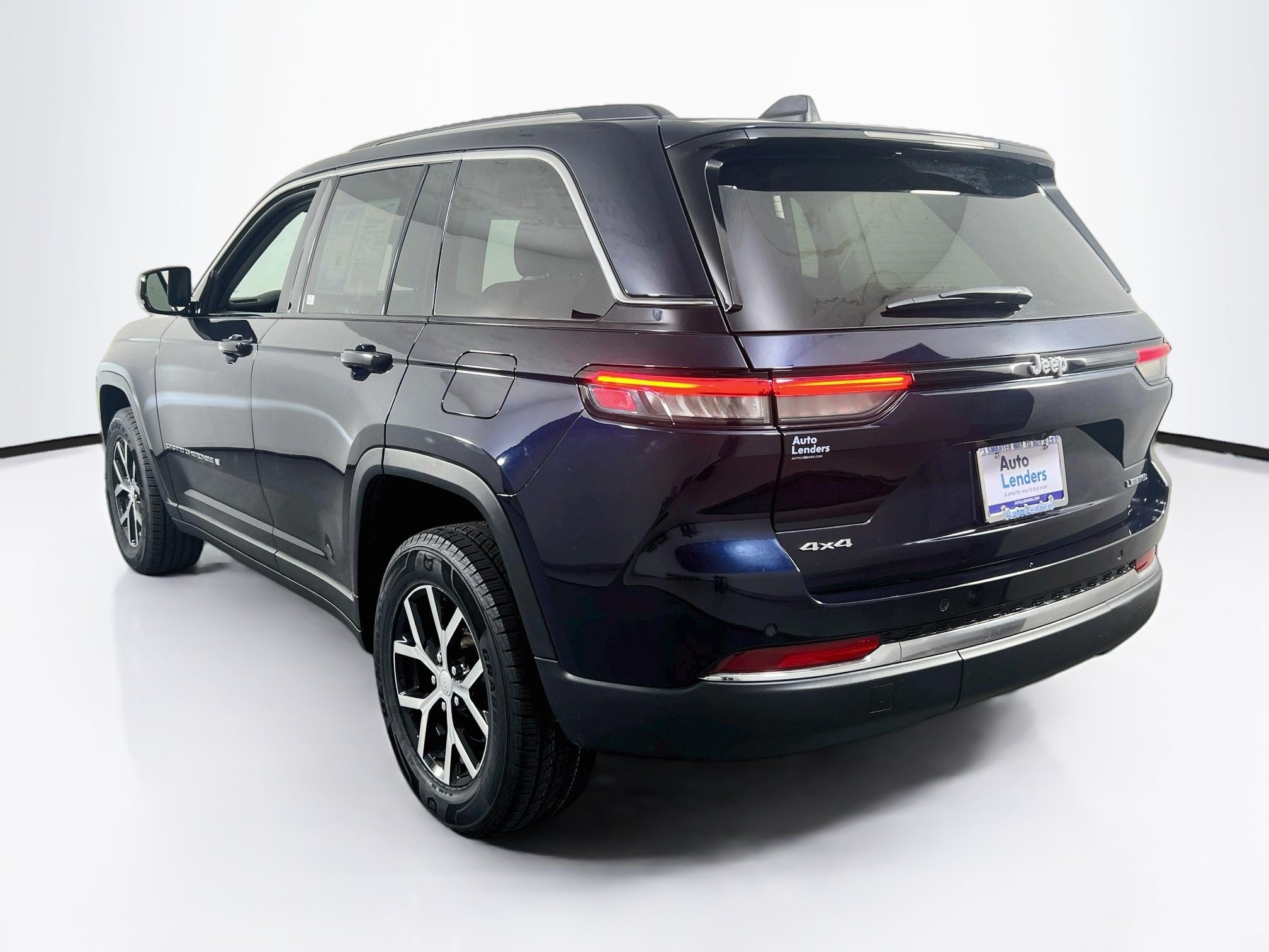 Used 2023 Jeep Grand Cherokee Limited AWD/4WD image 7